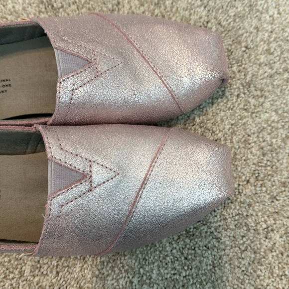 Toms Women’s Pink Metallic Canvas Slip Ons - Picture 6 of 6